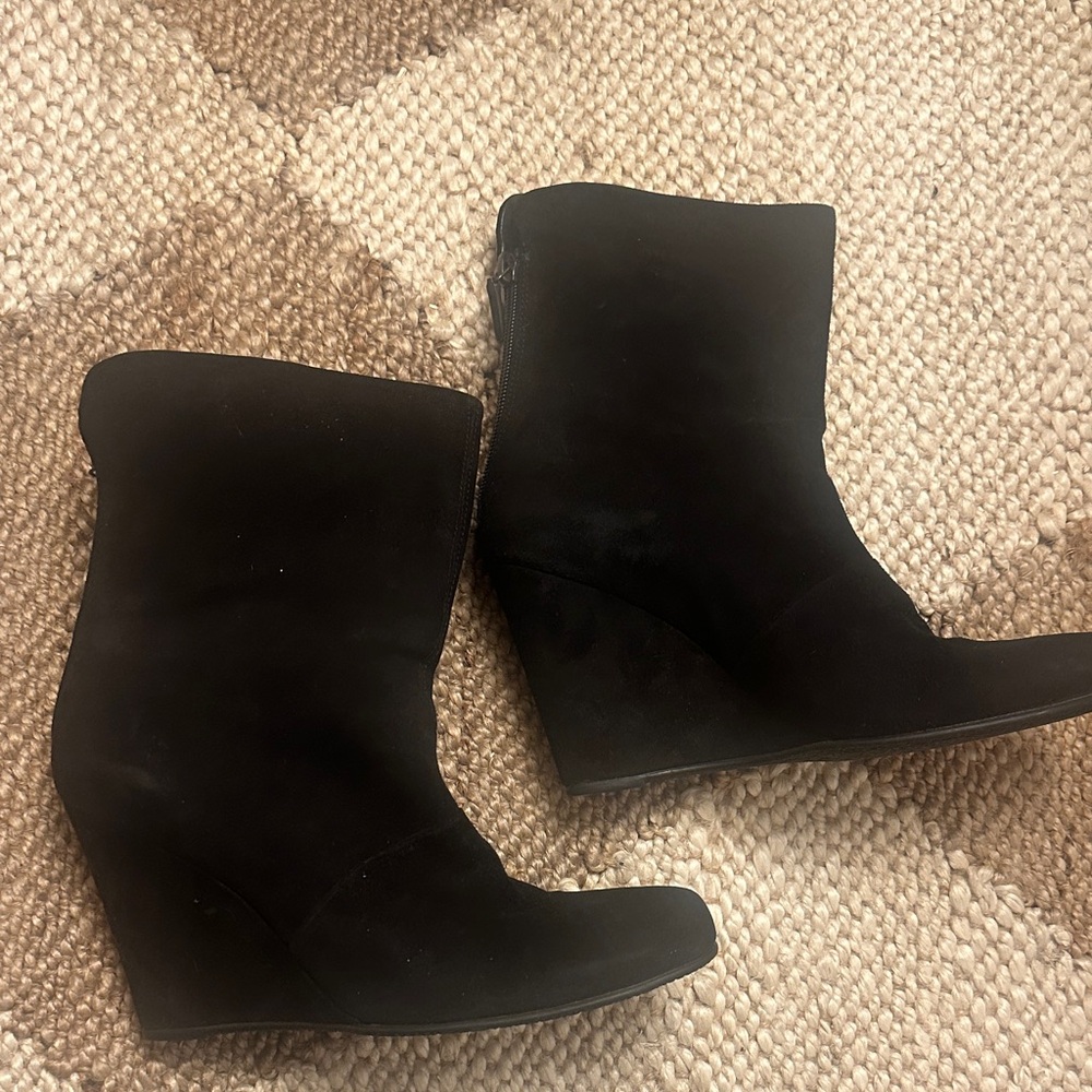Chic Black Suede Wedge Boots